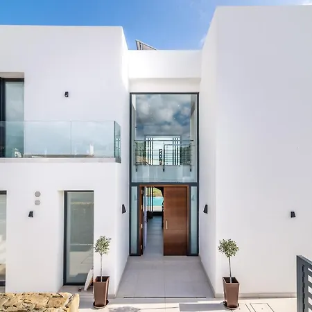 Majestic Casa Luxus. 5 Star In 4* Estepona